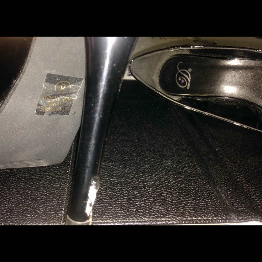SHOES - Picture 4 of 4